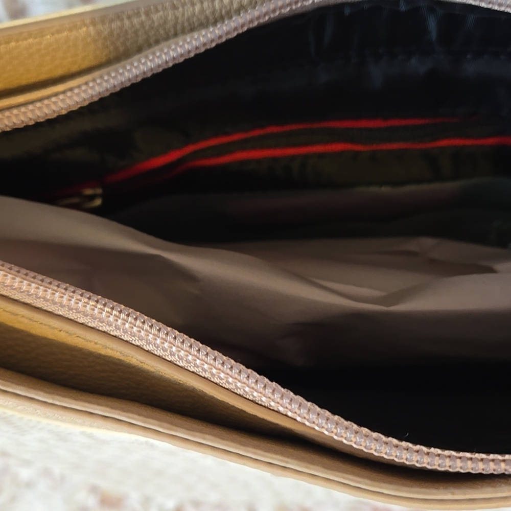 🐪NWT Tommy Hilfiger crossbody bag - Picture 7 of 10